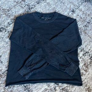 Cute cropped long-sleeve shirt!